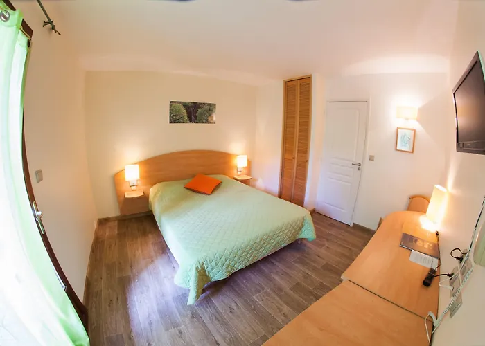 Des Graves ホテル 3*